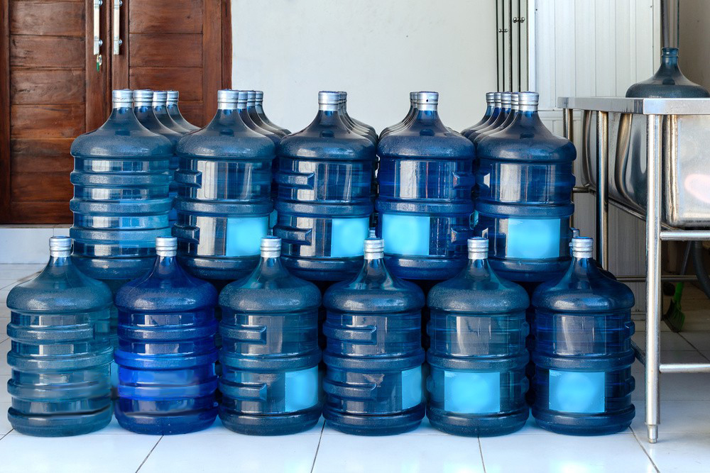 PET 5 gallon water bottles